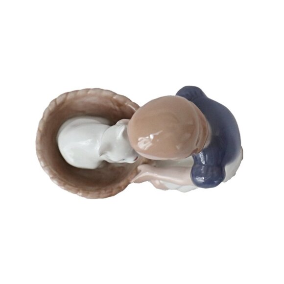 Vintage Bing and Grondahl  B&G Kjøbenhavn Denmark Girl Petting Cat In A Basket - Picture 5 of 6